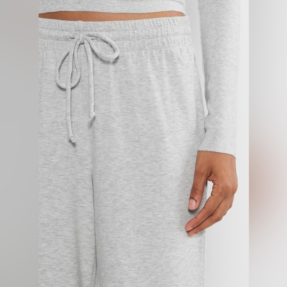 Aritzia Matching Set Destination Longsleeve Recharge Pant Heather Light Grey - Picture 5 of 15